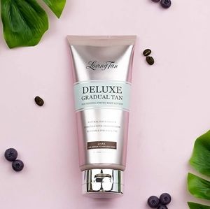 TRAVEL LOVING TAN DELUXE GRADUAL TAN BODY LOTION.